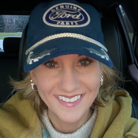 Meet your Posher, Shannon - Picture 2 of 2